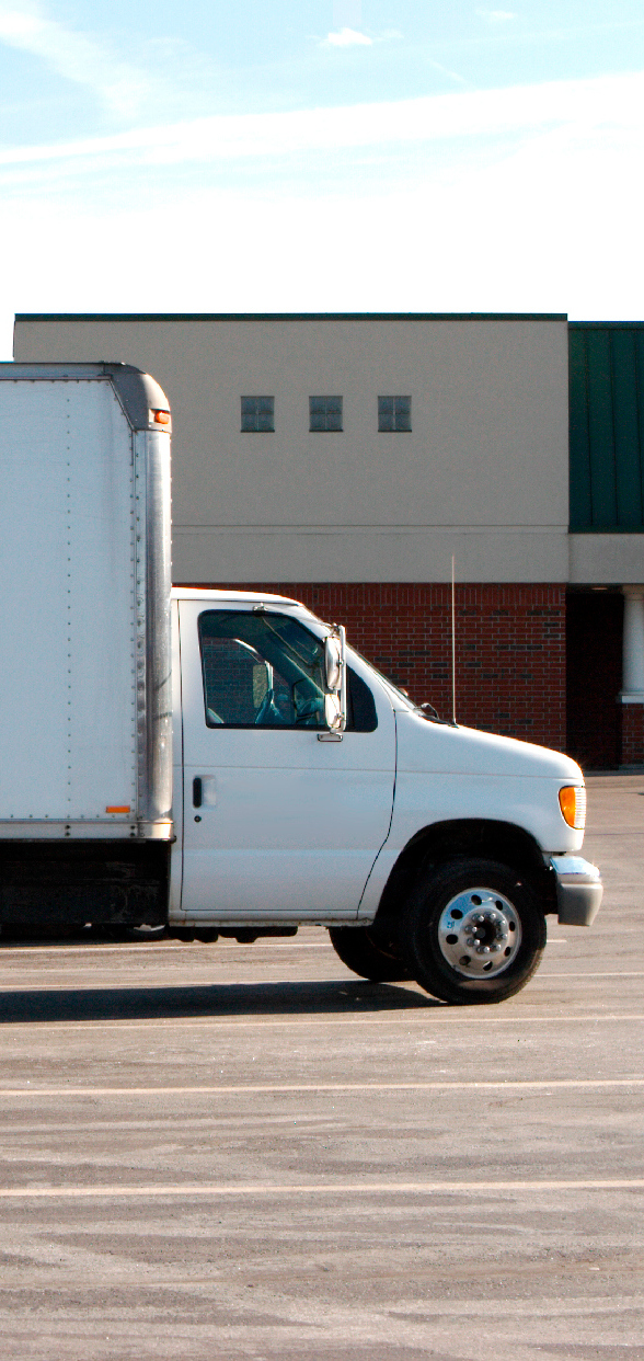 Camion de déménagement garé devant une maison à Longueuil
